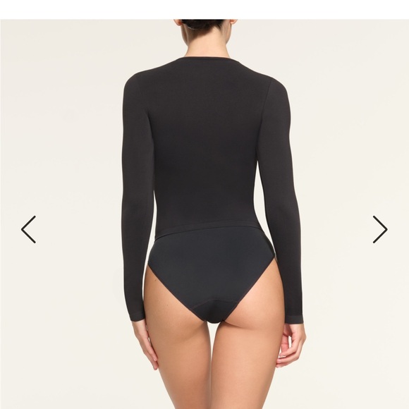 Skims Soft Smoothing Seamless Long Sleeve T-shirt size small NWT Onyx Black - Picture 4 of 5
